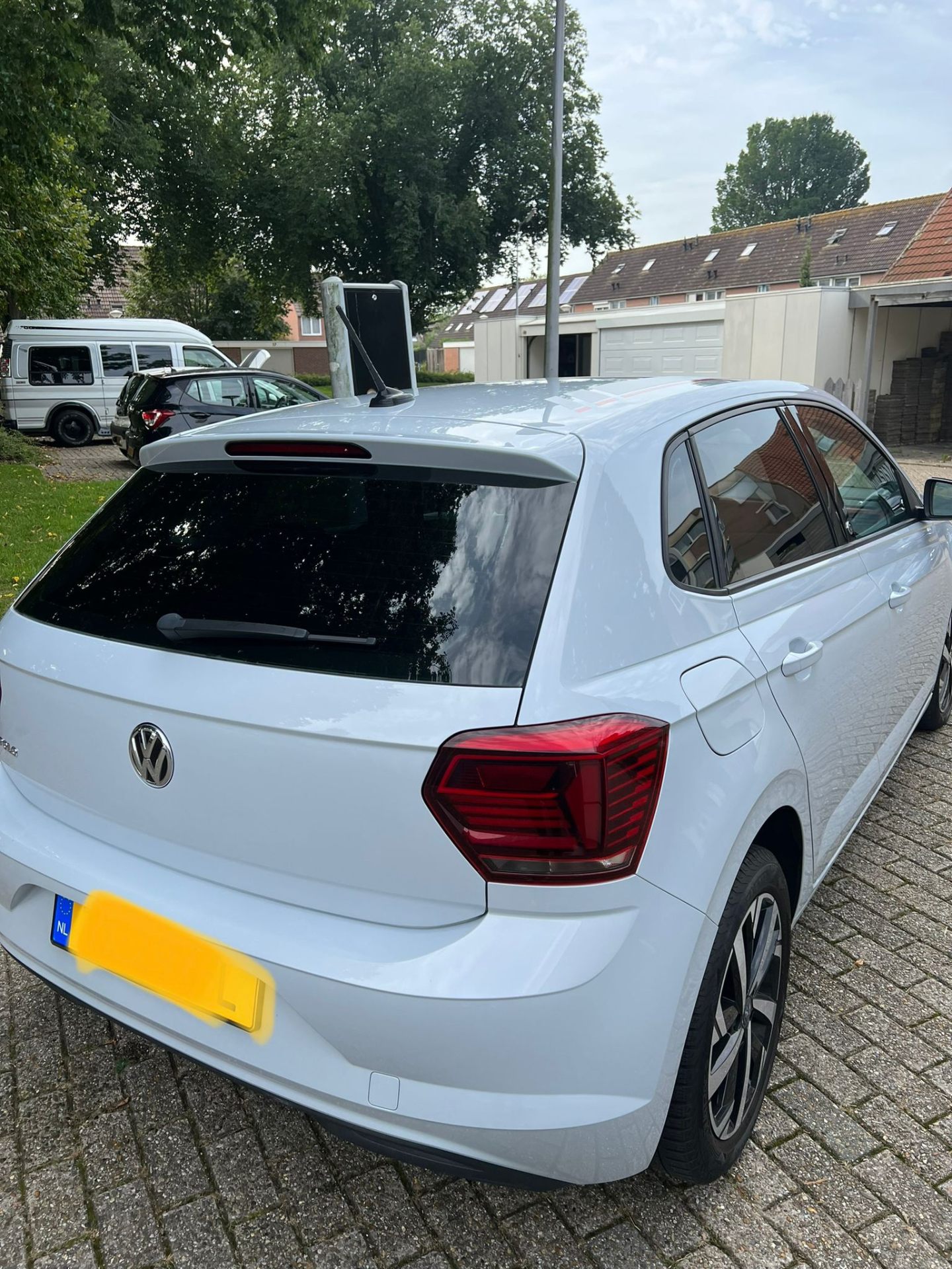 Tesla Model S met geblindeerde ramen